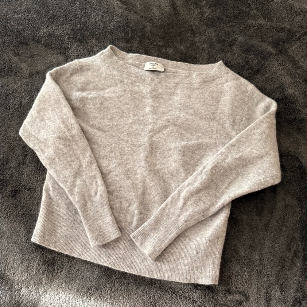 Aritzia Light Gray Crew Neck Cashmere Sweater